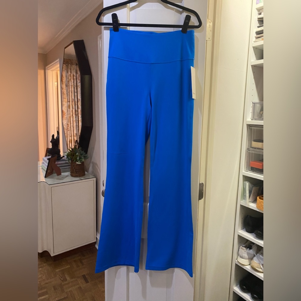 LULULEMON Groove SHR Flare Pant - size 10